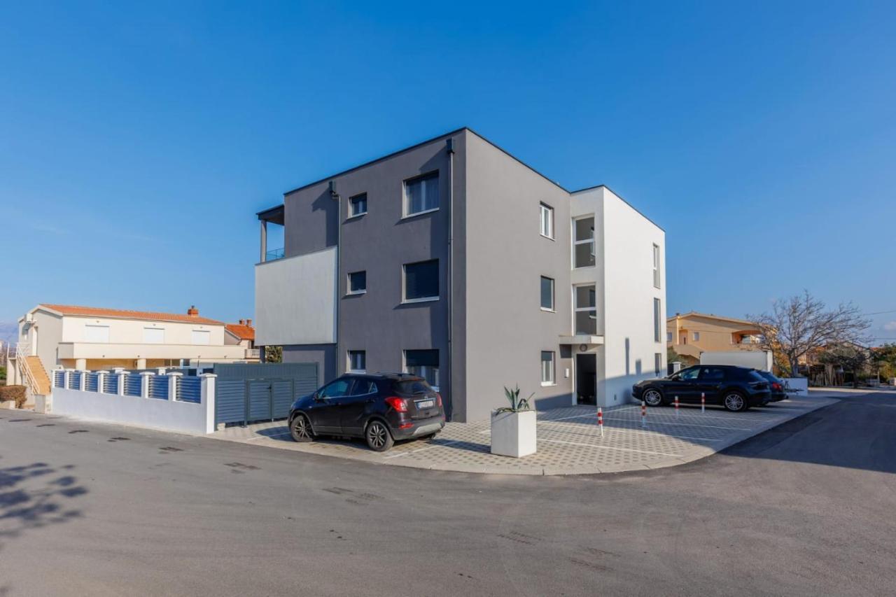 Apartments Cesare Nin Eksteriør bilde